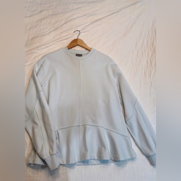 Sweaty Betty revive crewneck in cloud blue - Picture 3 of 8